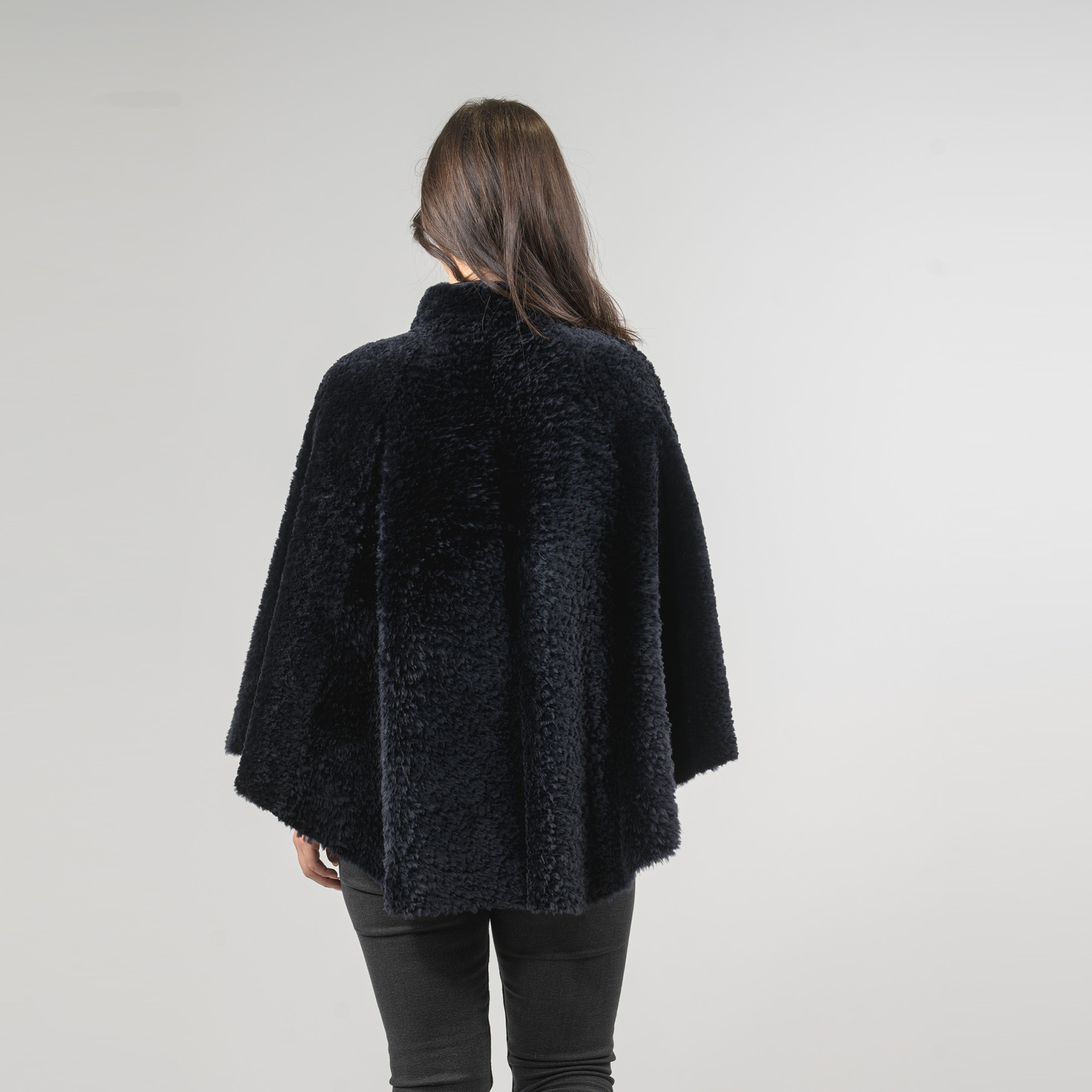 Reversible sheepskin cape in blue color