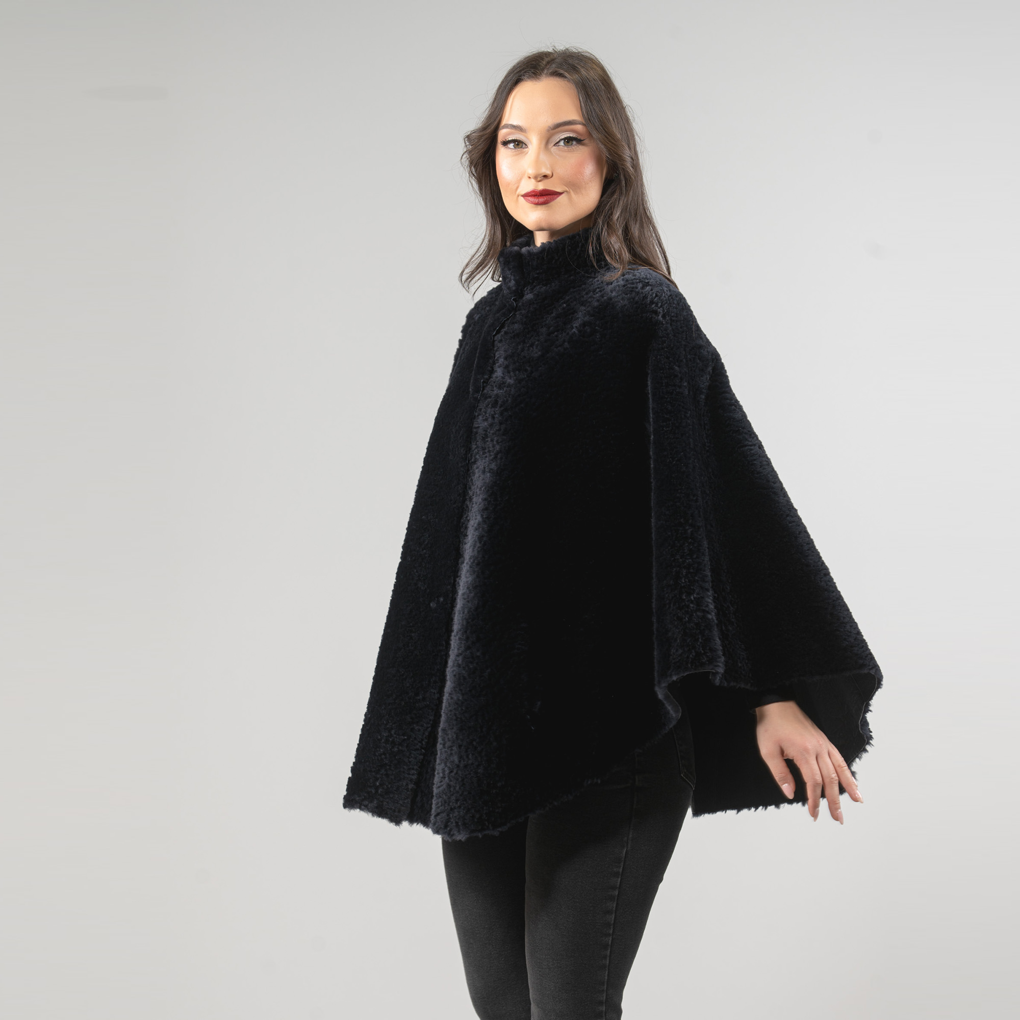 Reversible sheepskin cape in blue color