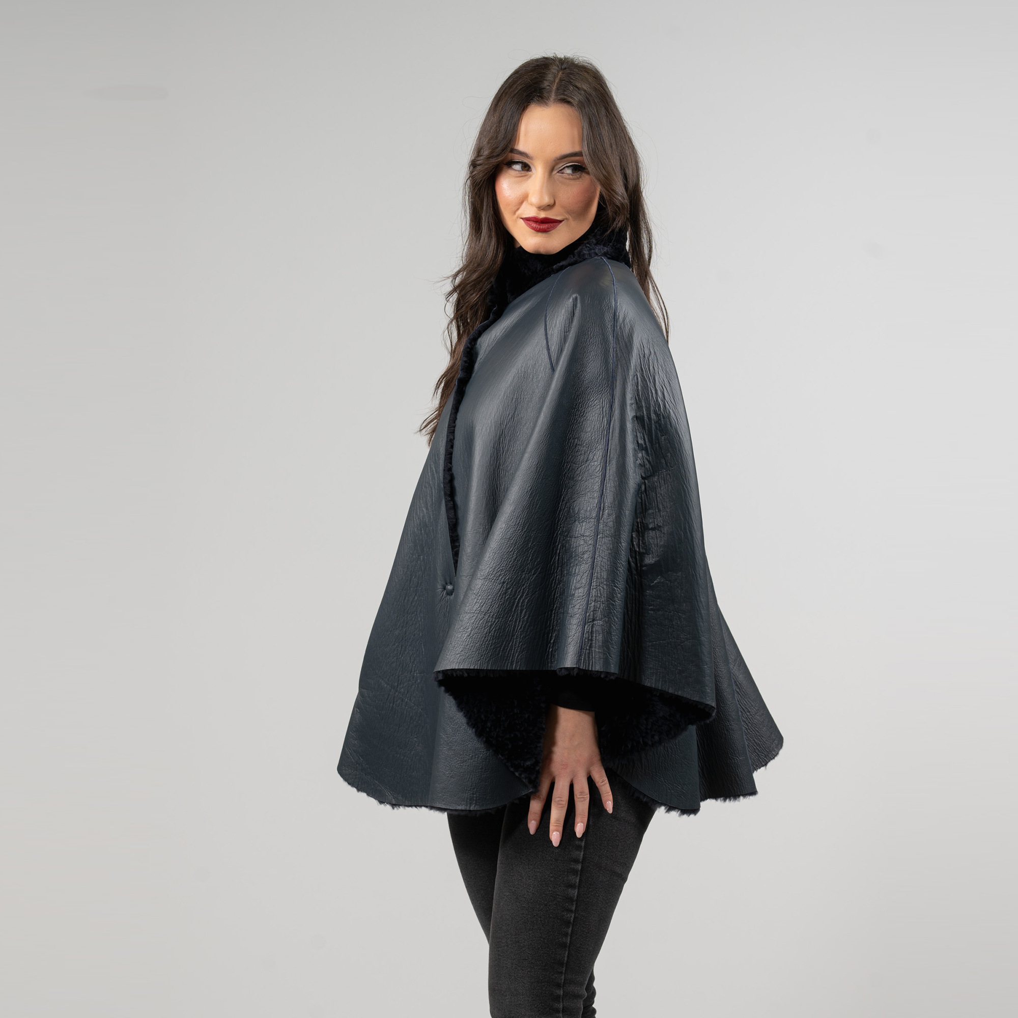 Reversible sheepskin cape in blue color