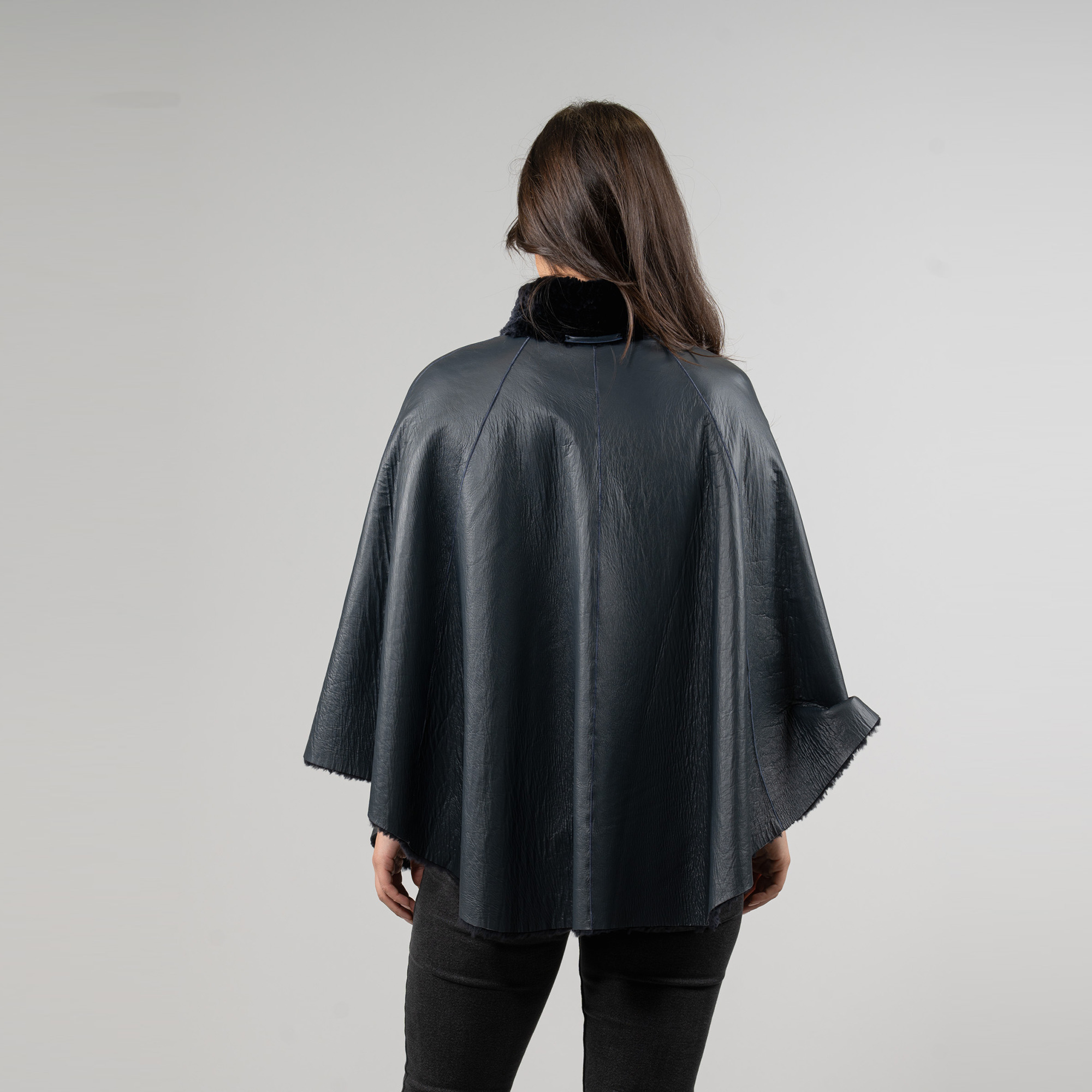 Reversible sheepskin cape in blue color