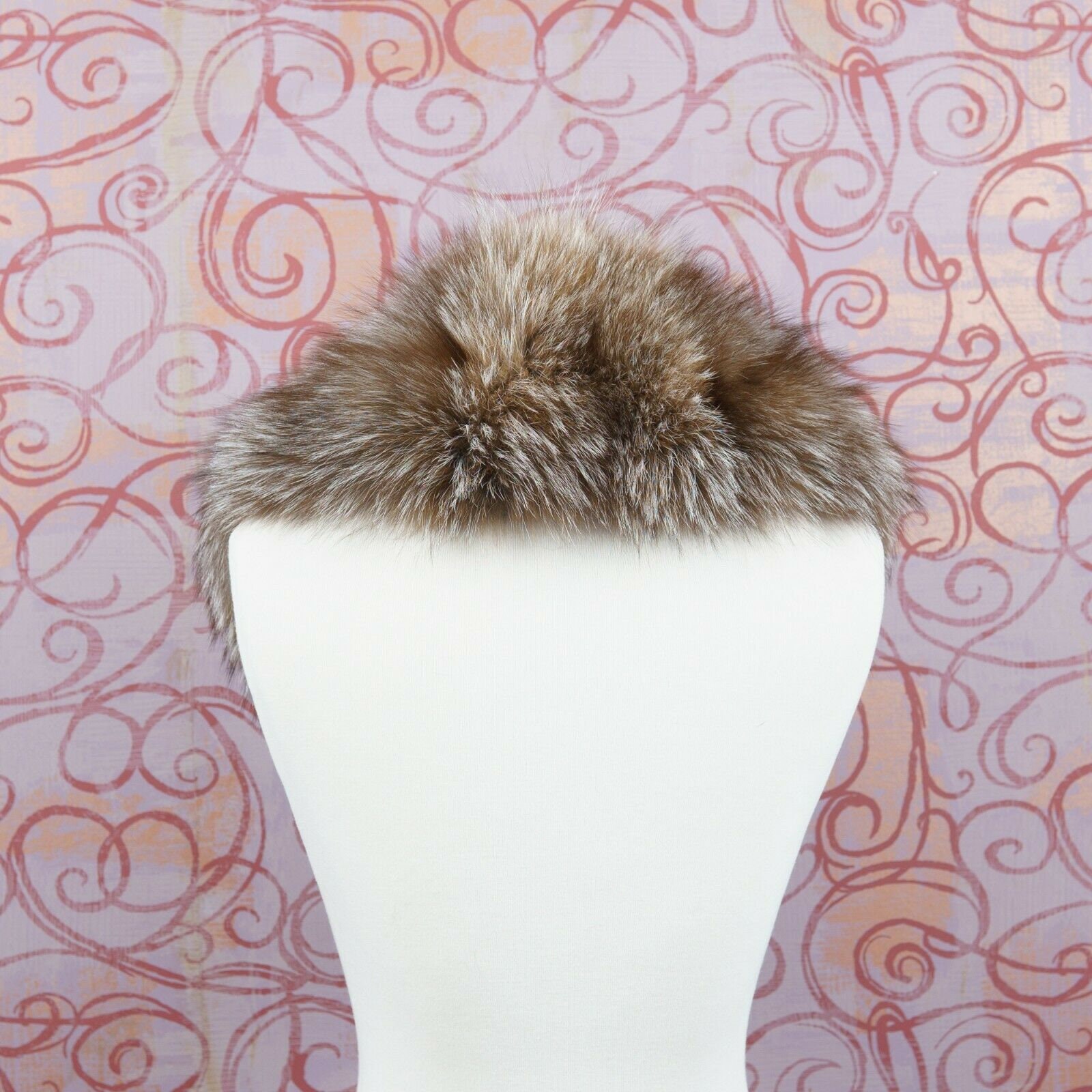 Fox fur collar in a crystal brown shade