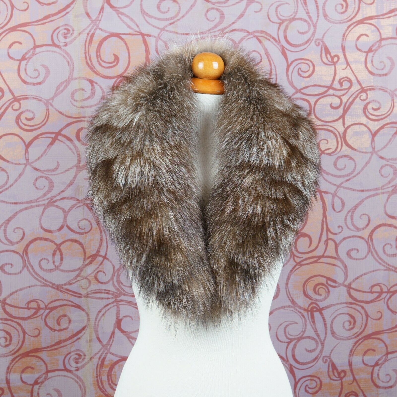 Fox fur collar in a crystal brown shade