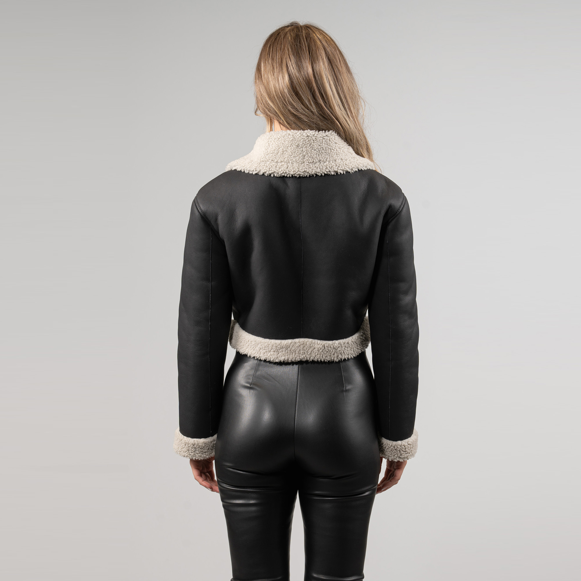 Sheepskin jacket with a collar in black color