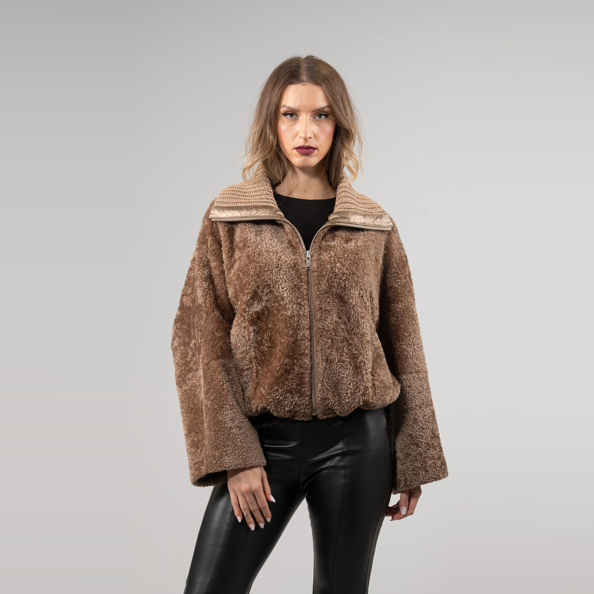 Short sheepskin jacket in brown color